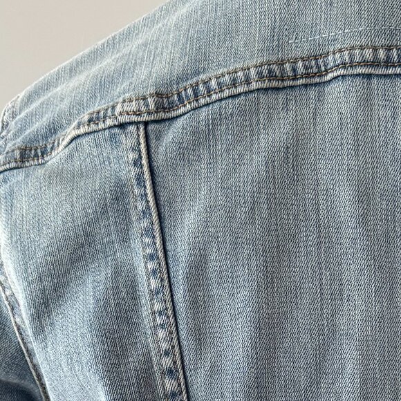 EUC Women's Levi's Trucker Jacket - Picture 7 of 9